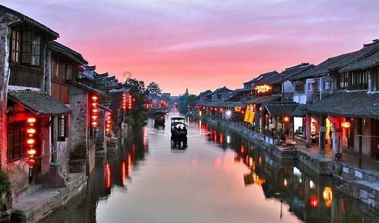 法国农民抗议加剧:市中心放羊和拖拉机或“封锁巴黎”,法警全副武装